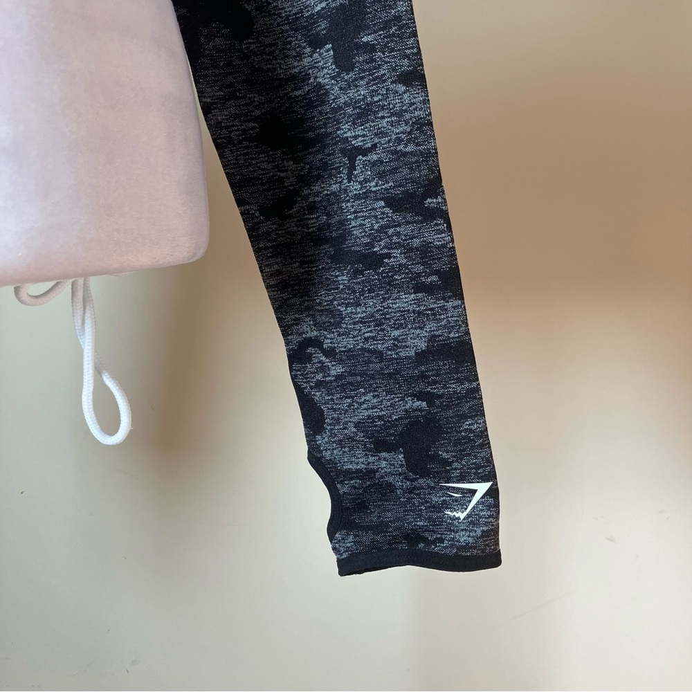 Gymshark Adapt Camo Seamless Long Sleeve Black & Gray Crop Top size Medium - Picture 7 of 9